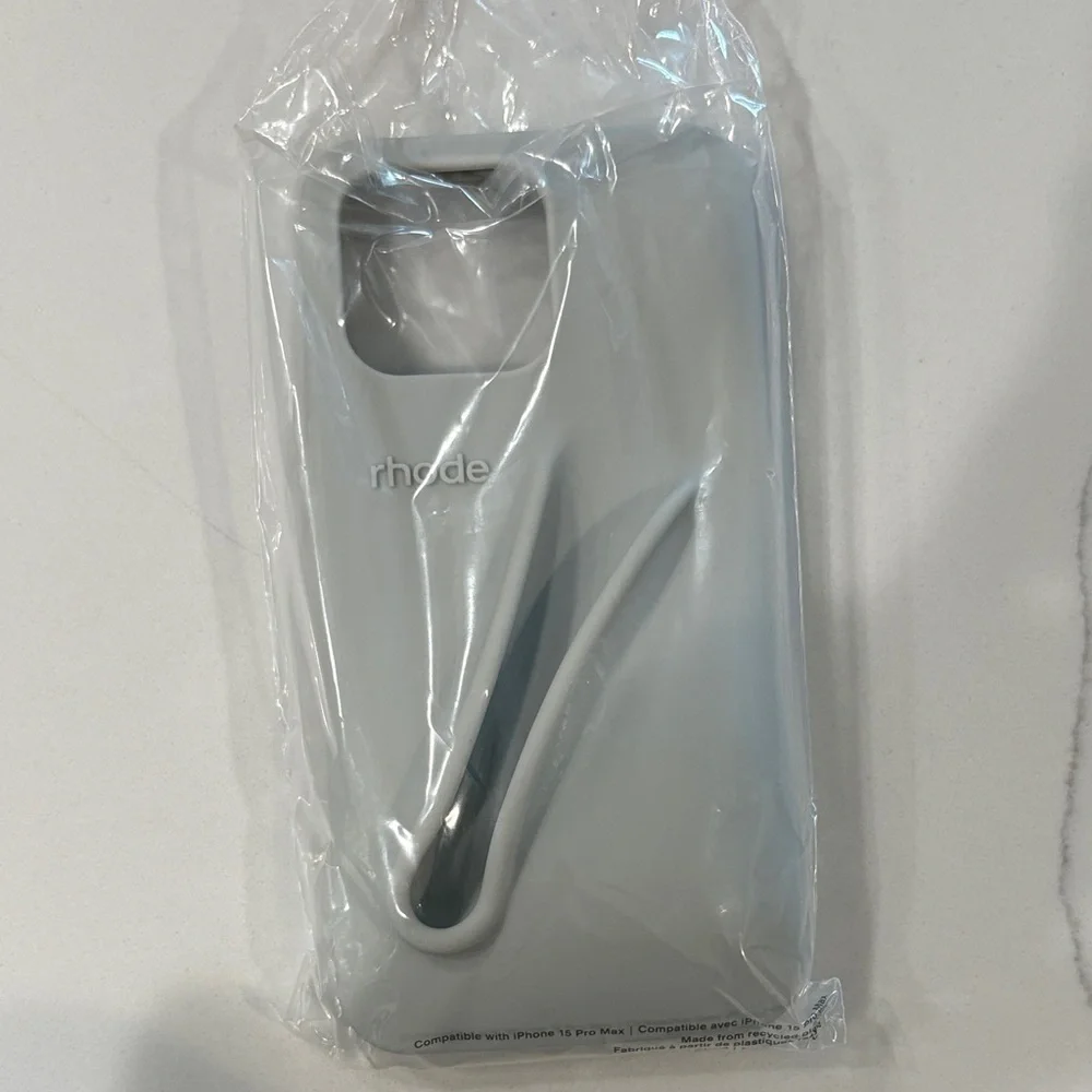 RHODE Silver Lip Case iPhone 15 pro max - Picture 1 of 3